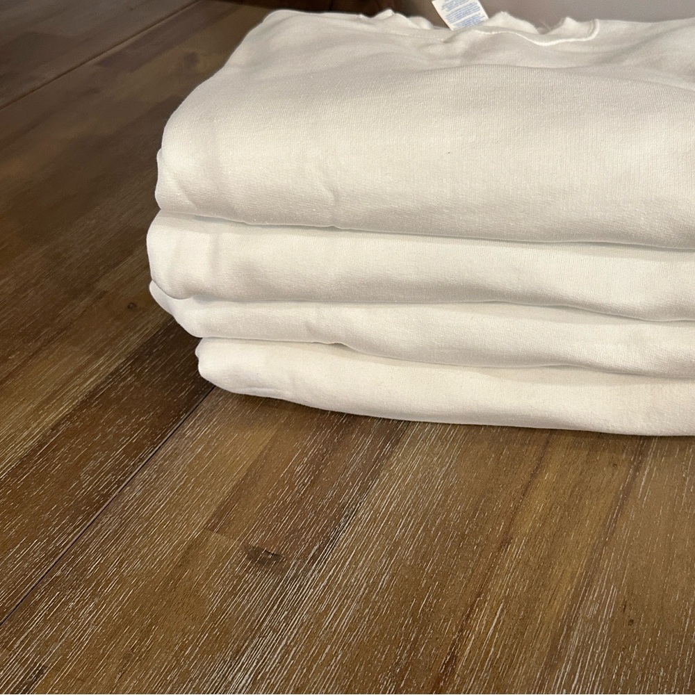 New Gildan Heavy Blend White sweatshirts